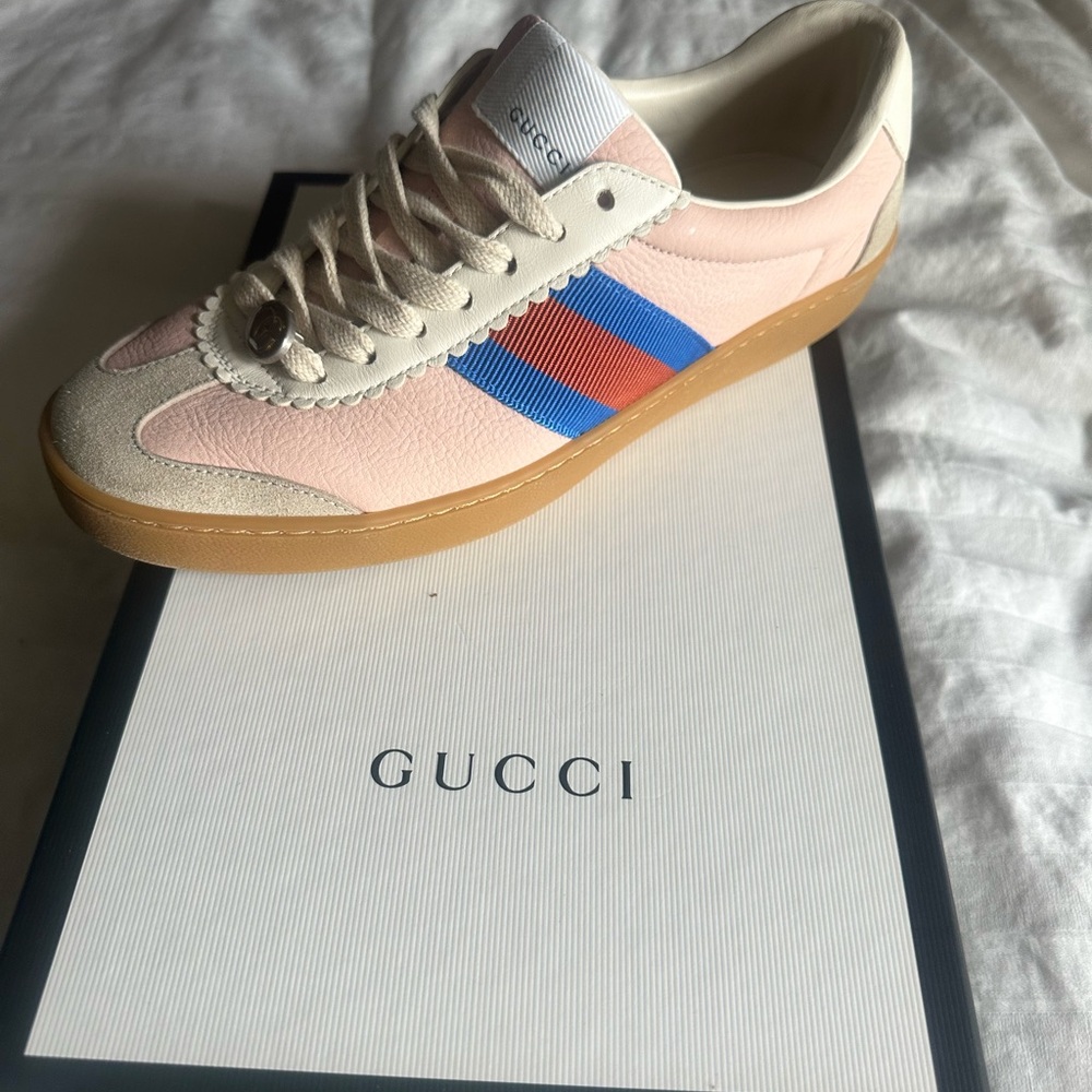 Gucci Women’s Pink Oatmeal G74 web low size 37G US women size 7